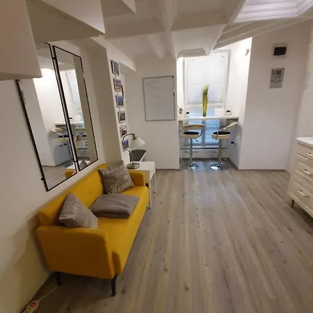 Cozy Loft Studio Апартаменты *